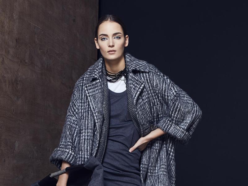 Unter den Mustern sind derzeit bei Wintermänteln besonders Karos beliebt, hier ein Oversize-Modell von Brunello Cucinelli (4490 Euro). Foto: Brunello Cucinelli