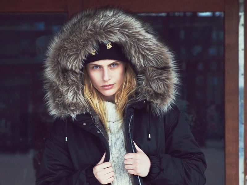 Die coole Alternative zum Mantel: Der Parka hat sich in den vergangenen Saisons zum Modehit entwickelt. Hier ein Beispiel mit dominantem Kunstfellkragen von Noisy May (70 Euro). Foto: Noisy May